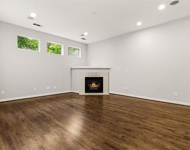 3925 Gilbert Avenue - Photo Thumbnail 19