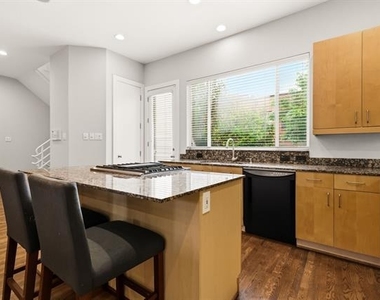 3925 Gilbert Avenue - Photo Thumbnail 14