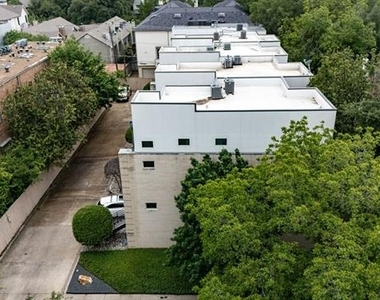 3925 Gilbert Avenue - Photo Thumbnail 38