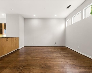 3925 Gilbert Avenue - Photo Thumbnail 18