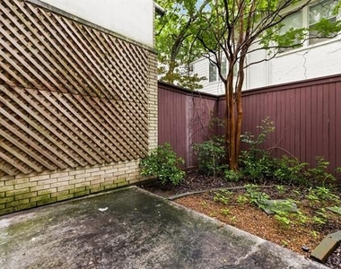 3925 Gilbert Avenue - Photo Thumbnail 7