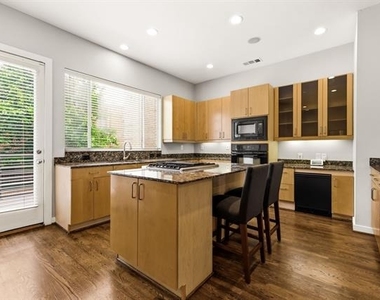 3925 Gilbert Avenue - Photo Thumbnail 12