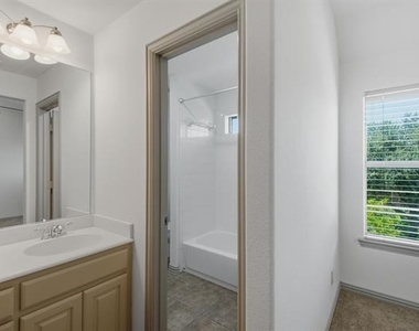 11907 Bamberg Lane - Photo Thumbnail 32