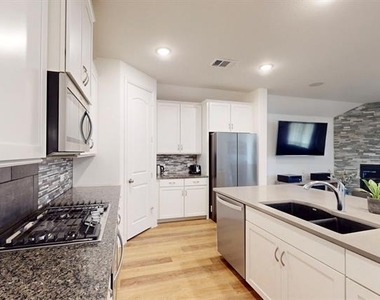 6112 Whale Rock Court - Photo Thumbnail 7