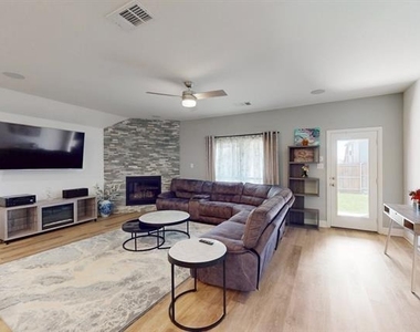 6112 Whale Rock Court - Photo Thumbnail 3