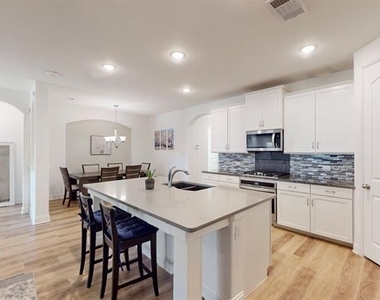 6112 Whale Rock Court - Photo Thumbnail 8
