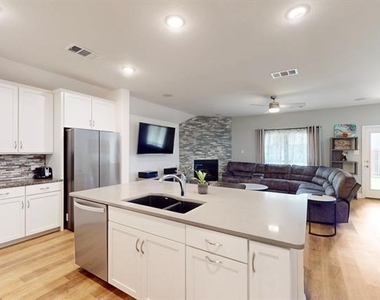 6112 Whale Rock Court - Photo Thumbnail 10