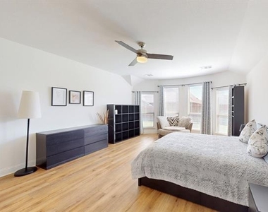 6112 Whale Rock Court - Photo Thumbnail 12