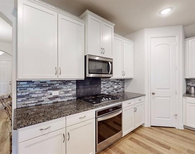 6112 Whale Rock Court - Photo Thumbnail 6