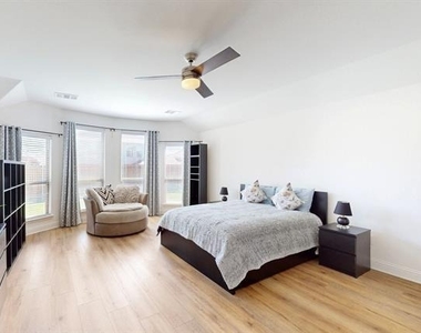 6112 Whale Rock Court - Photo Thumbnail 13