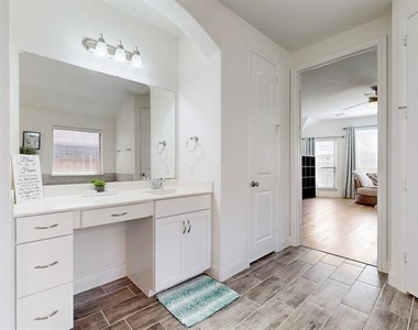 6112 Whale Rock Court - Photo Thumbnail 15