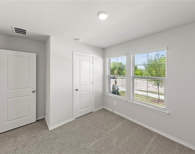 317 Bent Oak Drive - Photo Thumbnail 7