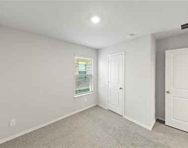 317 Bent Oak Drive - Photo Thumbnail 8