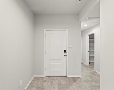 317 Bent Oak Drive - Photo Thumbnail 4