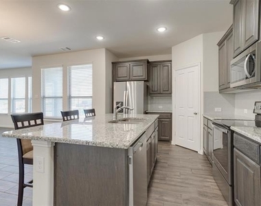 6721 Farsight Drive - Photo Thumbnail 4