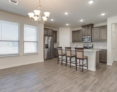 6721 Farsight Drive - Photo Thumbnail 7