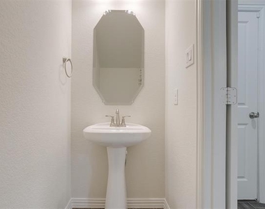 6721 Farsight Drive - Photo Thumbnail 18