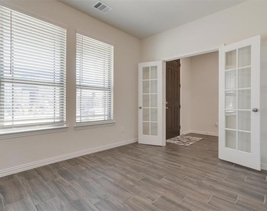 6721 Farsight Drive - Photo Thumbnail 3