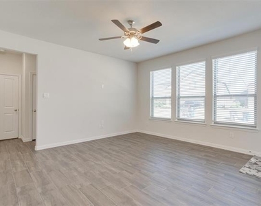 6721 Farsight Drive - Photo Thumbnail 9