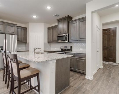 6721 Farsight Drive - Photo Thumbnail 5