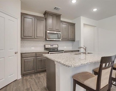 6721 Farsight Drive - Photo Thumbnail 6