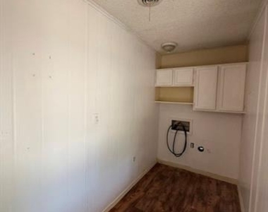 2826 S 39th Street - Photo Thumbnail 14