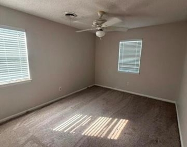 2826 S 39th Street - Photo Thumbnail 7