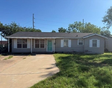 2826 S 39th Street - Photo Thumbnail 1
