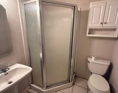 2826 S 39th Street - Photo Thumbnail 9