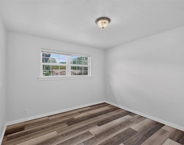 4401 Steven Street - Photo Thumbnail 26