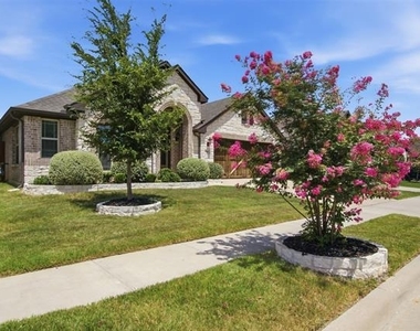 540 Ramon Street - Photo Thumbnail 2