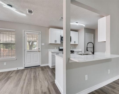 2238 Arroyo Avenue - Photo Thumbnail 11
