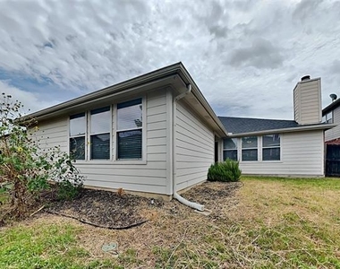 13225 Elmhurst Drive - Photo Thumbnail 16