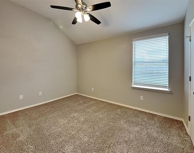13225 Elmhurst Drive - Photo Thumbnail 11