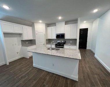 1401 Elizabeth Street - Photo Thumbnail 3