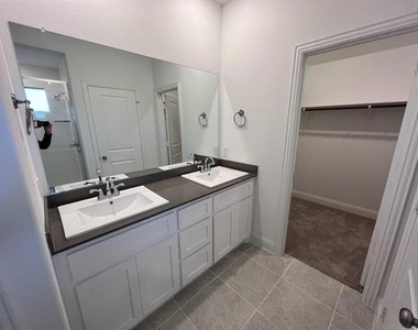 1401 Elizabeth Street - Photo Thumbnail 8