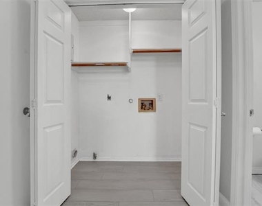 1410 Post Oak Drive - Photo Thumbnail 12