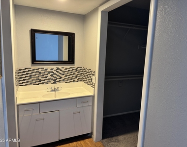 11110 N 82nd Lane - Photo Thumbnail 9