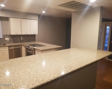 11110 N 82nd Lane - Photo Thumbnail 3