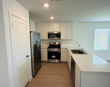 234 Hidden Meadows Drive - Photo Thumbnail 5