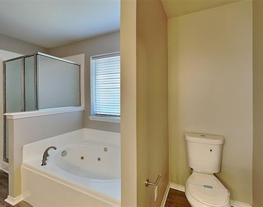 5800 Blue Ribbon Road - Photo Thumbnail 9