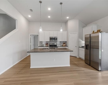 223 Miramar Avenue - Photo Thumbnail 4