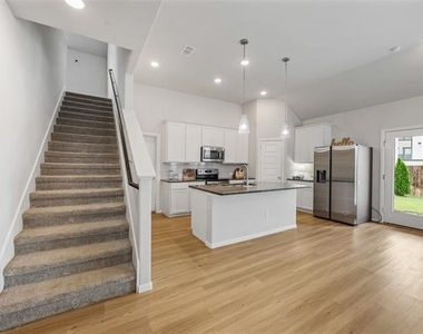 223 Miramar Avenue - Photo Thumbnail 14