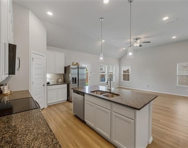 223 Miramar Avenue - Photo Thumbnail 6