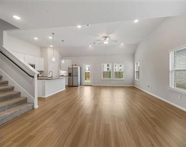 223 Miramar Avenue - Photo Thumbnail 2