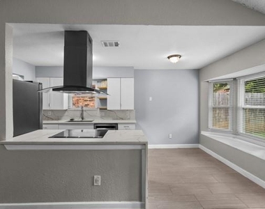 6613 Constitution Drive - Photo Thumbnail 7