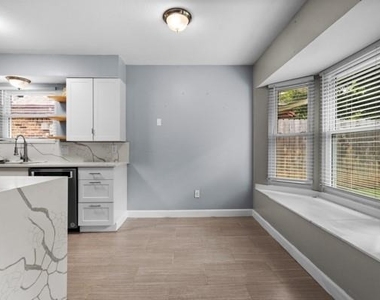 6613 Constitution Drive - Photo Thumbnail 12