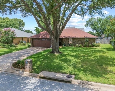 3040 Panhandle Drive - Photo Thumbnail 2