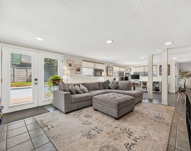 3040 Panhandle Drive - Photo Thumbnail 10