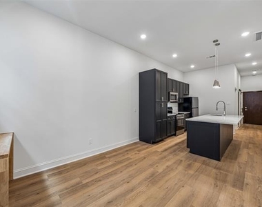 2010 Commerce Street - Photo Thumbnail 1